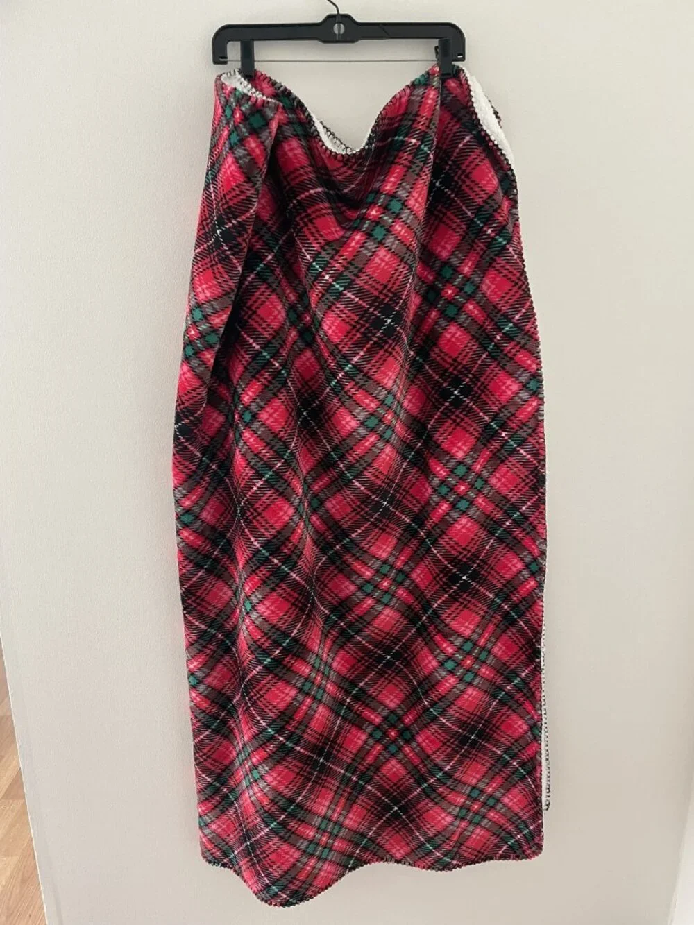 Victoria Secret Holiday plaid red/black sherpa lined fleece blanket new